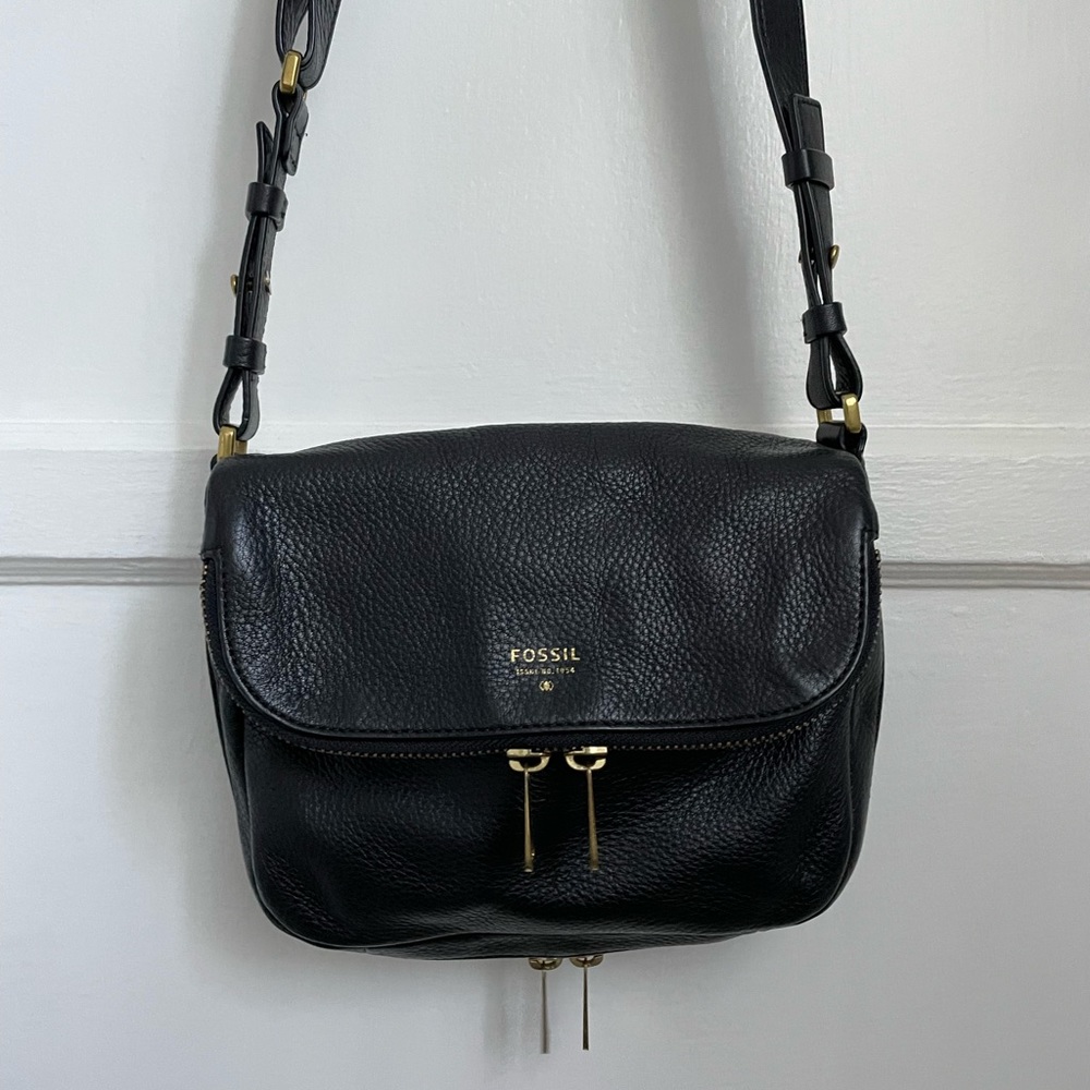 Fossil Front Flap Black Crossbody Purse 9x 7 size